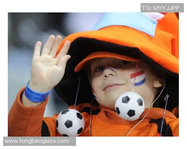 亨利女友罕见亮相时尚盛典展现迷人风采引发球迷热议