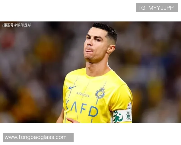 足球球星推特热议：赛事精彩瞬间与个人生活互动引发粉丝狂热讨论